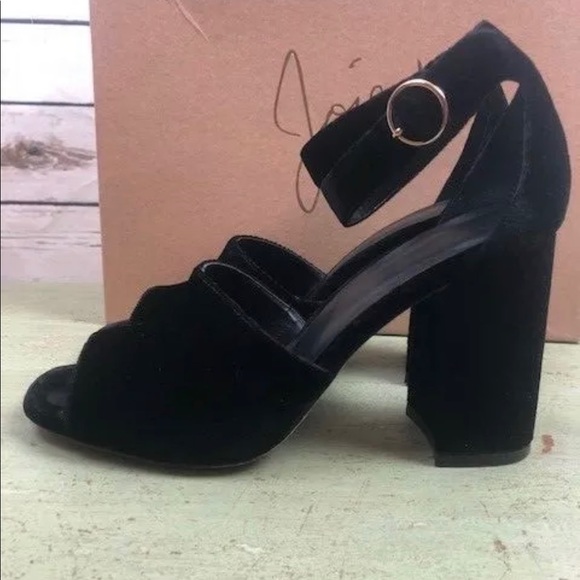 ✨New JOIE Lahoma black velvet strappy heels - Picture 2 of 8